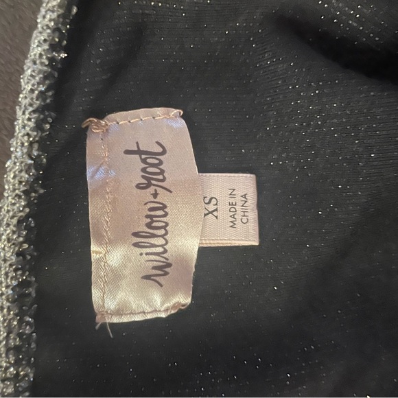 Ladies XS silver sparkle cropped top - Picture 2 of 3